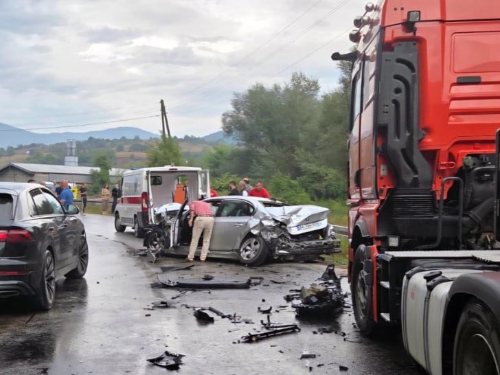Rogatica: Sudar tri vozila, jedna osoba mrtva