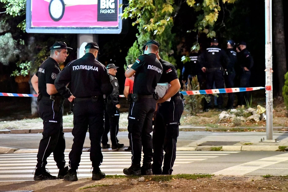 ODJEKNULA DVA PUCNJA Tragedija u Beogradu, djed se posvađao sa unukom, uzeo pištolj i izašao ispred zgrade