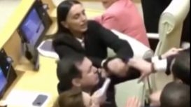 Video / Haos u parlamentu Gruzije: Izbila tučnjava, učestvovale i zastupnice