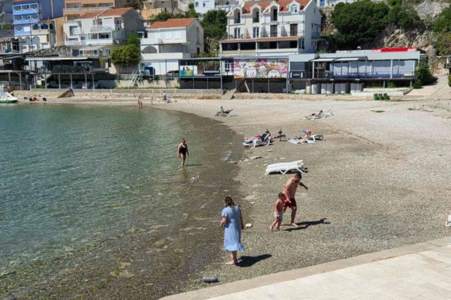 NEUM SE PROBUDIO: Sunce izmamilo kupače na Jadran mjesecima prije zvanične sezone – ovo je temperatura mora koja je sve iznenadila