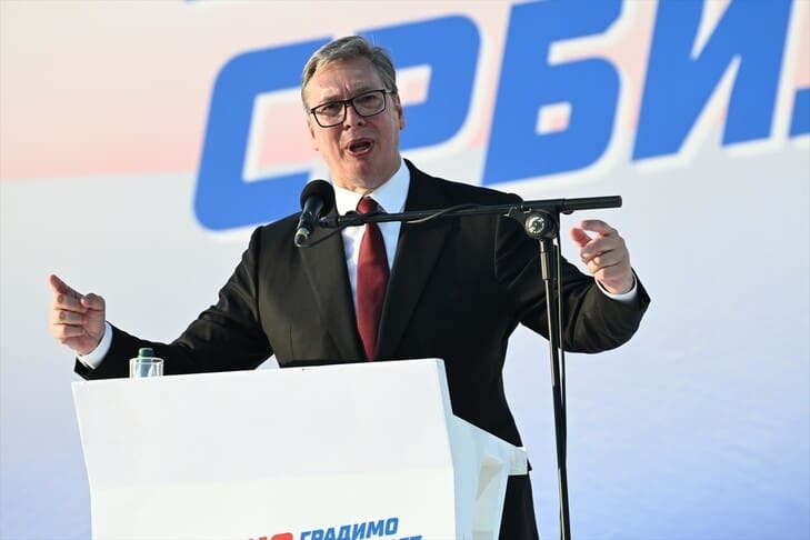 Vučić ispred Skupštine: Sledi veliko povećanje penzija, a biće i pre toga