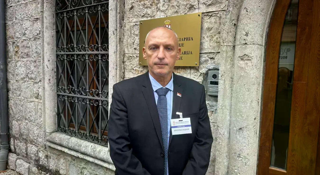 У Требињу до подне гласало око 48 одсто бирача: Гужве на бирачком мјесту