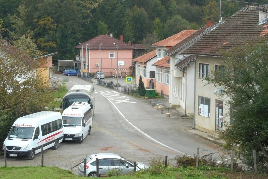 OPĆINA U RS DOSLOVNO SE RASPADA: Radnici općinske uprave stupili u štrajk, nekoliko plata im duguju
