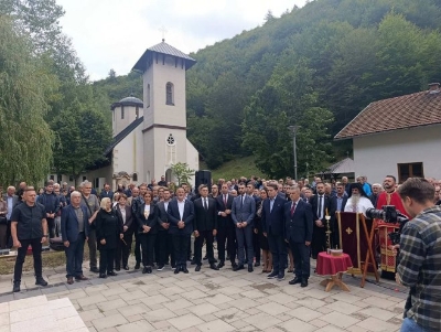 Položeni vijenci na spomenik Srbima stradalim u egzodusu iz Donjeg Vakufa