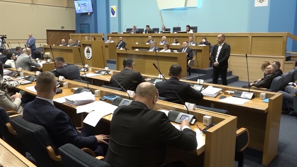 NSRS: Usvajanjem seta zakona, od 1. avgusta povećanje plata za više od 56.000 zaposlenih u javnom sektoru (VIDEO)