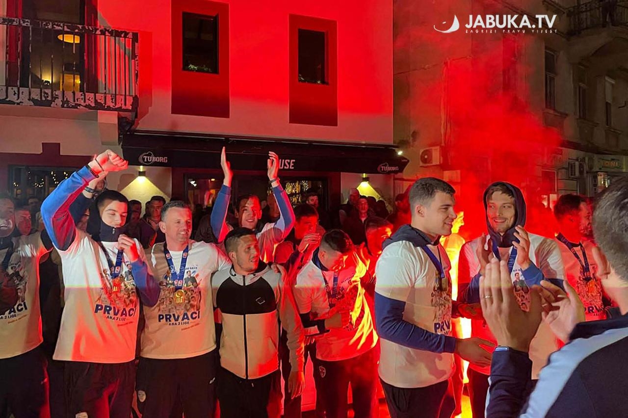 VIDEO Prvaci stigli u Široki Brijeg: Veličanstven doček košarkašima