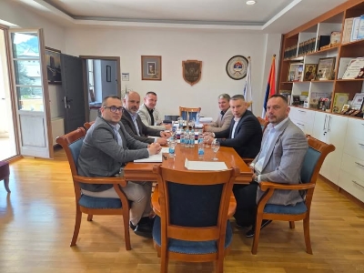 (FOTO) „Uvijek u službi građana“ Nešić se pohvalio sporazumom između opštine Višegrad i Republičke uprave civilne zaštite