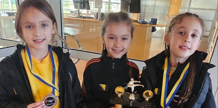 Članice Taekwondo kluba Iskra ostvarile sjajan uspjeh u Švedskoj: Osvojile zlatnu, srebrenu i bronzanu medalju