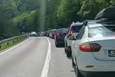 VELIKE GUŽVE NA BH. CESTAMA: Kolone vozila prema jugu, pojačan promet na GP Doljani i Bijača