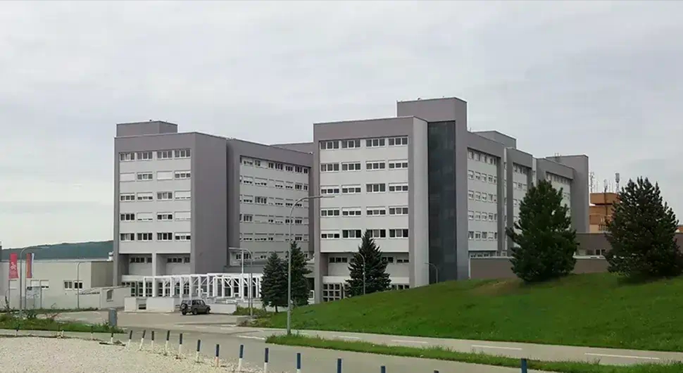 Малољетник повријеђен при паду са тротинета прикључен на апарат за механичку вентилацију