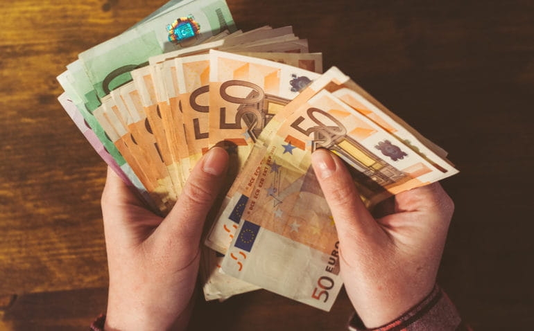 Nije ušla u učionicu 17 godina, sada tuži državu zbog odlaska u penziju