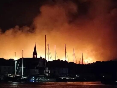 Strašna noć na Braču: Požar gutao sve pred sobom, ljudi spašavali žive glave