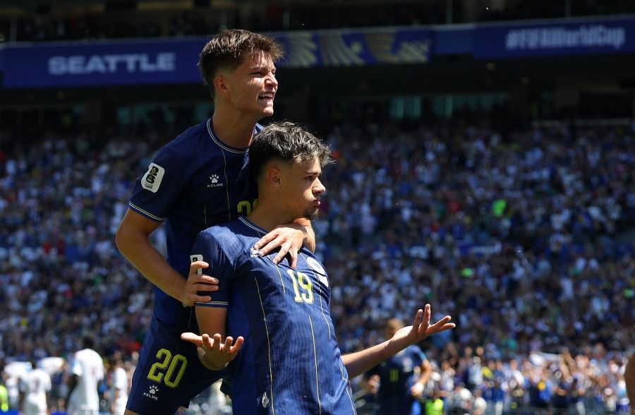 SPREMA SE VELIKI TRANSFER:  Engleski velikan krenuo po Alajbegovića, na stolu 35 miliona eura!