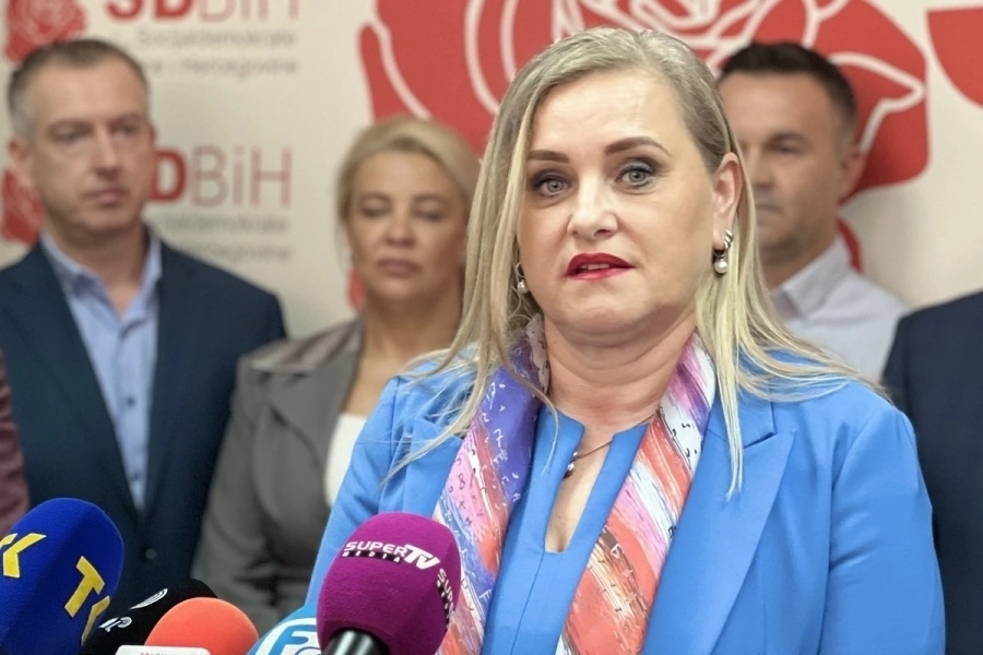 POLITIČKA BOMBA U TUZLANSKOM KANTONU: Zastupnica Zumra Begić promijenila tabor (FOTO)