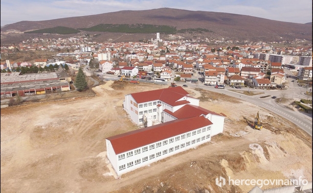 Prvašići u Posušju dobili po 200 KM