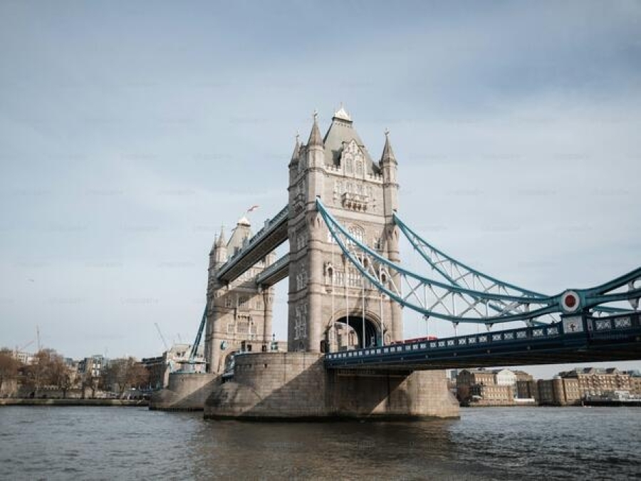 OPSADNO STANJE U LONDONU: Pucnjava u parku, ubijen muškarac