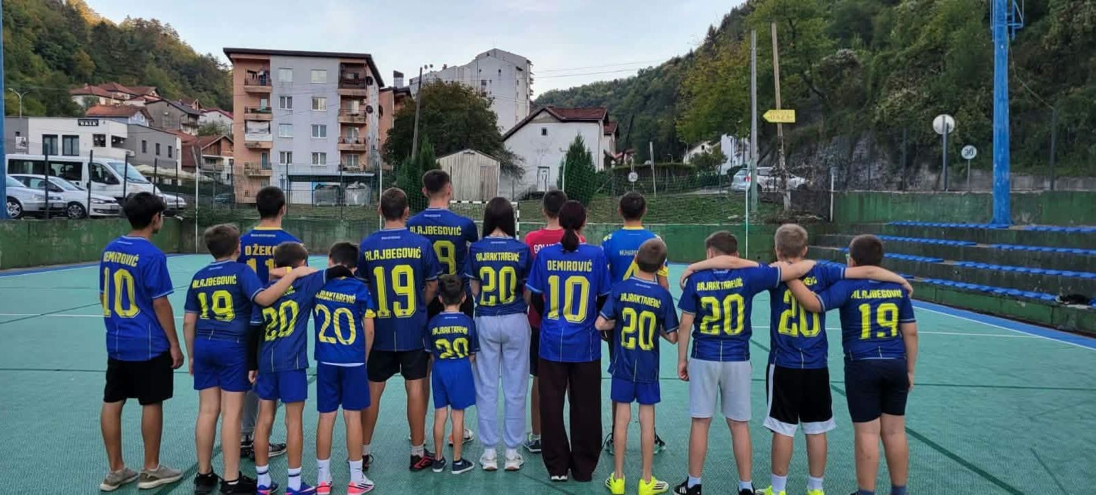 Djeca Srebrenice u dresovima Zmajeva: Stotinjak mališana spremno za Džekin oproštaj