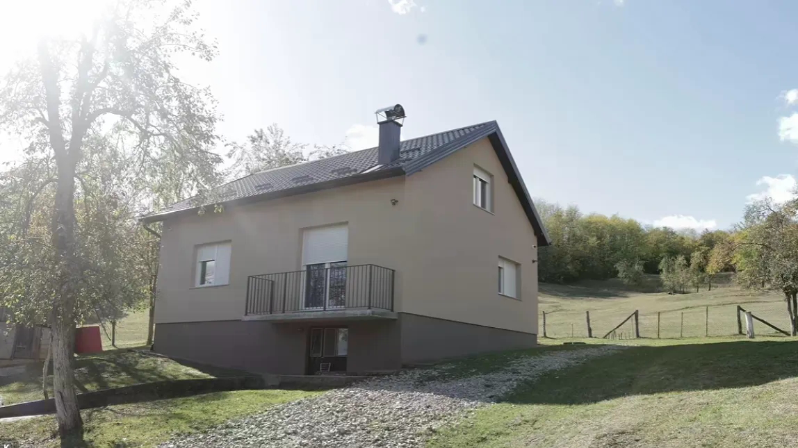 Nude kuću, platu od 1.800 KM i prijavu: Porodica traži ko će živjeti na njihovom velikom imanju kod Banje Luke