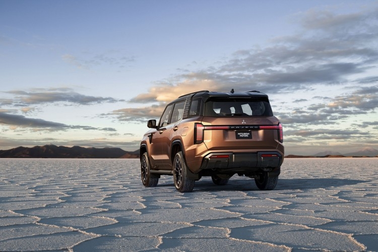 Povratak legende: Ovo je novi Mitsubishi Pajero (FOTO)