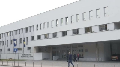 Tuzlak završio iza rešetaka: U kući mu pronađena laboratorija za drogu, oružje i municija