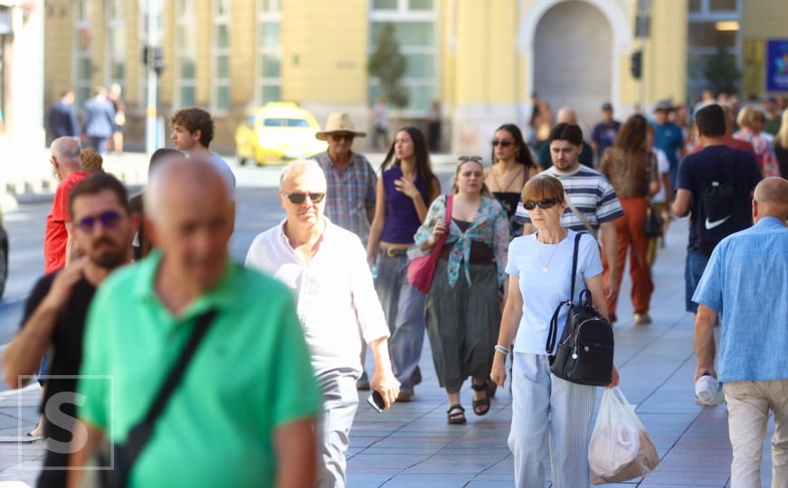 Sunčan početak sedmice u Sarajevu: Veliki broj šetača u strogom centru grada