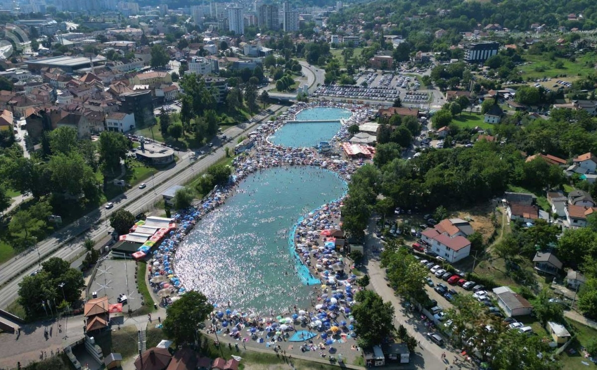 Sunčana nedjelja i brojne aktivnosti privukle veliki broj kupača na Panonskim jezerima