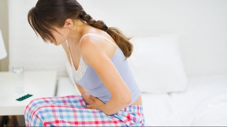 Toplotni val može pogoršati menstruaciju: Evo zašto su grčevi i umor ljeti izraženiji