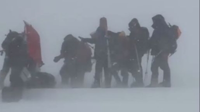 Video / Jezivi prizori s Elbrusa: Pogledajte kroz kakvu mećavu spasioci pokušavaju izvući tijela stradalih bh. planinara