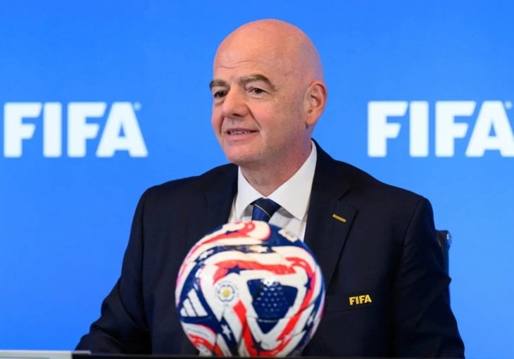 Eto'o stao uz Infantina: Kamerunac tvrdi da je predsjednik FIFA-e promijenio fudbal