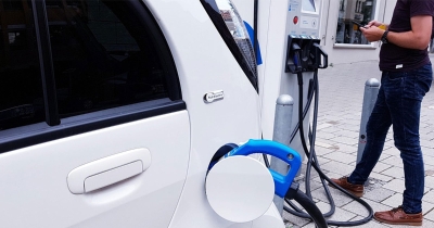 Velika Britanija razmatra podsticaje za proizvođače električnih vozila