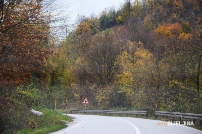 Saobraćaj uglavnom redovan, oprez zbog magle, odrona i radova