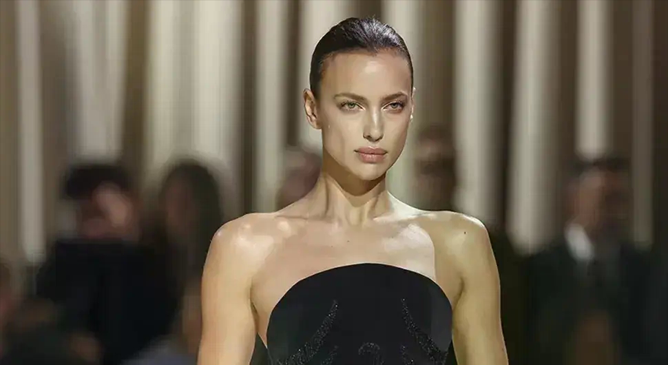 Савршенство без мане: Ирина Шајк "кида" у минијатурном бикинију