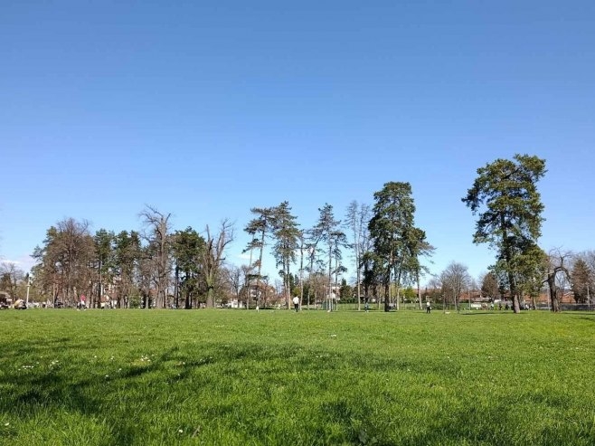 U petak pretežno sunčano, mogući lokalni pljuskovi u brdsko-planinskim predjelima