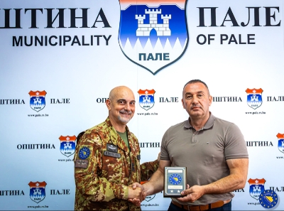 (FOTO) "Stabilnost je temelj za razvoj zajednice" Komandant EUFOR-a i načelnik opštine Pale poslali snažnu poruku