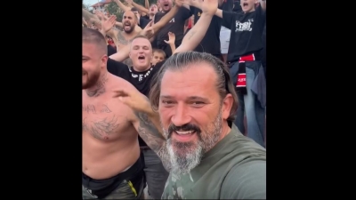 Video / Navijači Slobode primijetili Tea Domuza na tribinama, a onda su došli po njega i uradili nešto veličanstveno
