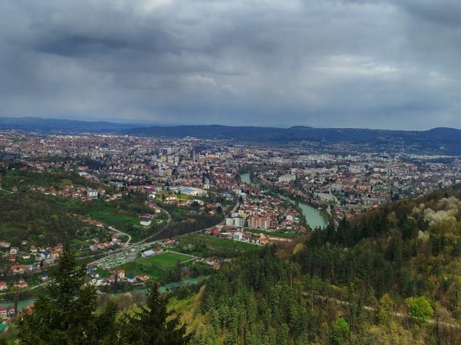 Prije podne sunčano, kasnije naoblačenje i padavine ponegdje