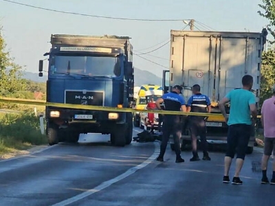 Teška nesreća kod Kalesije: Izvučeno tijelo motocikliste koji je podletio pod teretno vozilo