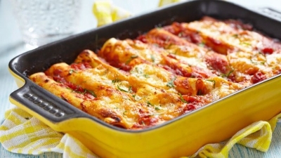Enchilada: Zapečene tortilje punjene piletinom i sirom