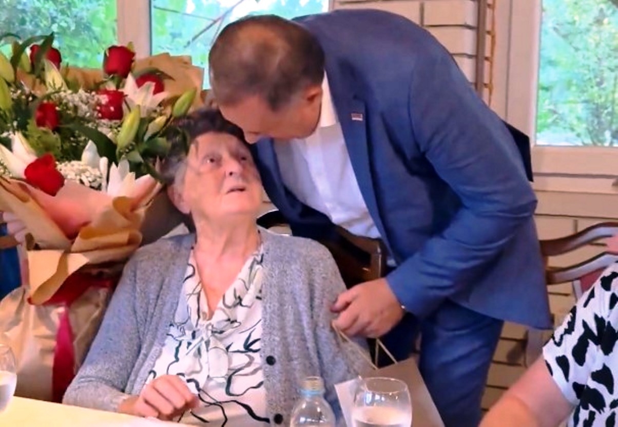 (FOTO) "Bila si moj oslonac" Umrla majka Milorada Dodika