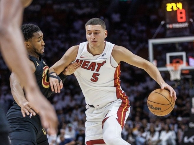 Јović doprinio pobjedi Majamija, Lebron debitovao za Filadelfiju