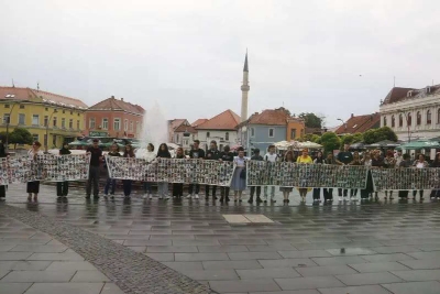 Mirni protest majki Srebrenice u Tuzli: Zločinac je umro, ali pravda nije zadovoljena
