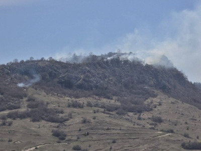 Požar iznad Gacka pod kontrolom: Vatra se gasi