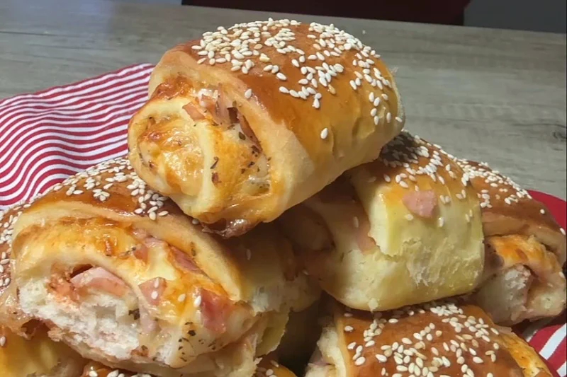 Kako da napravite pizza rolnice mekše od onih iz pekare: Tajna je u jednom sastojku