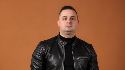 Adnan Babajić, pjevač: Kafu najradije pijem sa suprugom