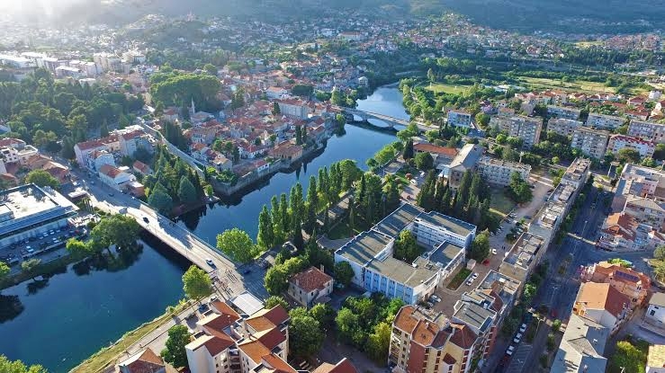 Potvrđena optužnica protiv sedam osoba, prebili sugrađanina