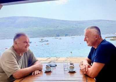 Nisu stigli da se vide u Banjaluci: Borenović i Ivanić na kafi na crnogorskoj obali