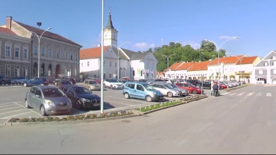 Drogiran vozio u rikverc pa udario čovjeka koji je držao dijete u naručju