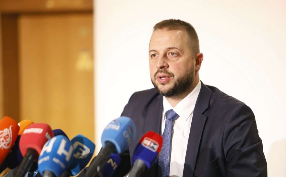 Nešković: Privremeno ukinuti akcize na gorivo, građani ne smiju plaćati cijenu nesposobnosti vlasti
