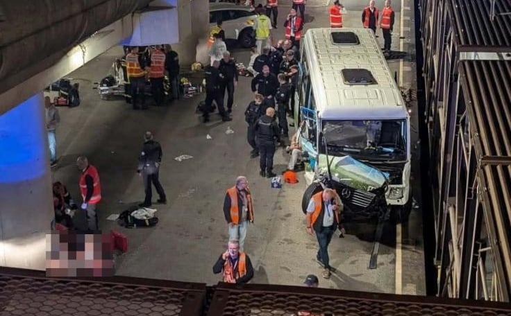 Teška nesreća u tunelu ispod La Manchea: Sudarili se voz i autobus, 19 osoba povrijeđeno