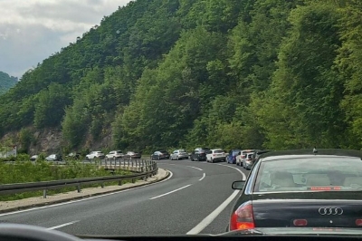 Ogromne gužve i kilometarske kolone na putu Sarajevo–Konjic